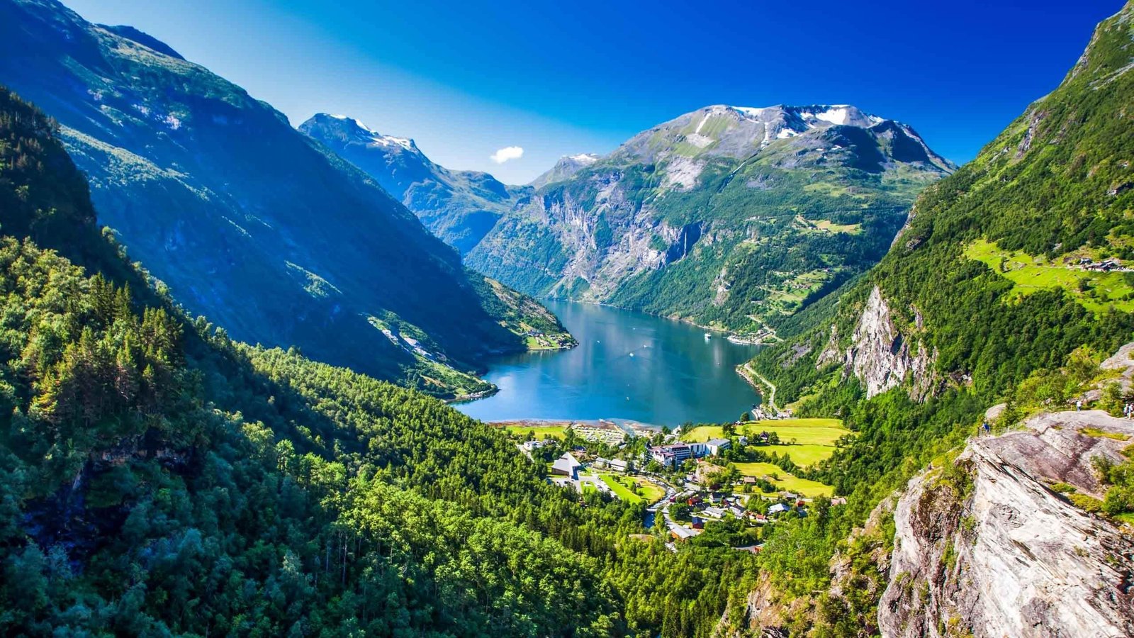 Norway Travel Guide: Everything You Need to Know Before You Go (2026) Norway Travel Guide: Everything You Need to Know Before You Go (2026)
