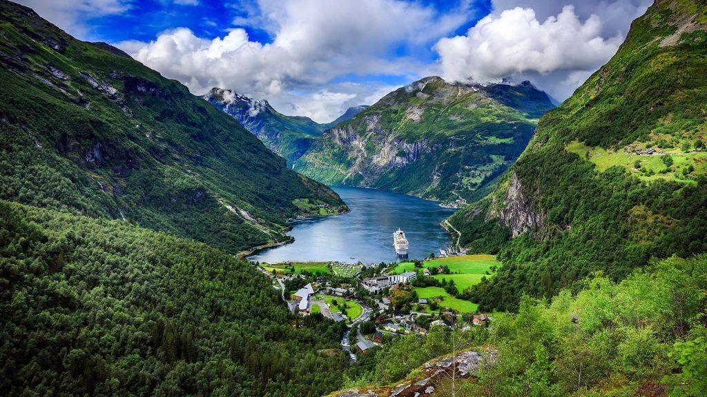 Norway Travel Guide: 25 Norway Travel Tips Every Tourist Should Know (2026) Norway Travel Guide: 25 Norway Travel Tips Every Tourist Should Know (2026)