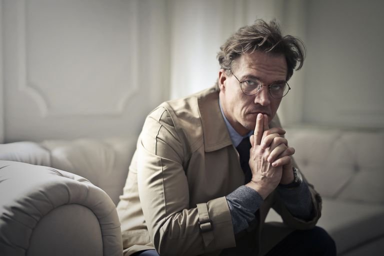 6 Signs He’s Staying With You Out of Comfort, Not Love
